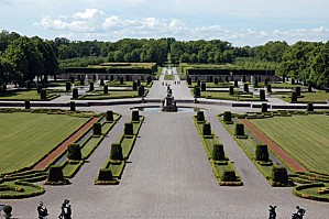 drottningholm palace garden 600x