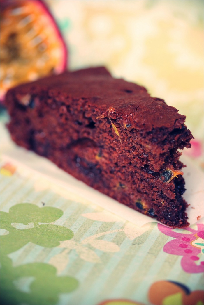 Moelleux chocolat & fruit de la passion {sans beurre ; avec de la courgette !}