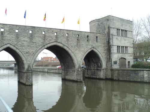  * Le Pont des Trous à Tournai