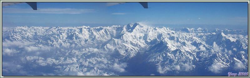 La chaîne himalayenne vue d'avion 18 mn après notre décollage de Paro - Bhoutan