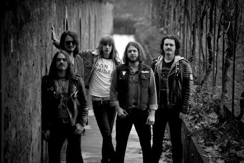 PULVER - Un nouvel extrait du premier album Kings Under The Sand dévoilé