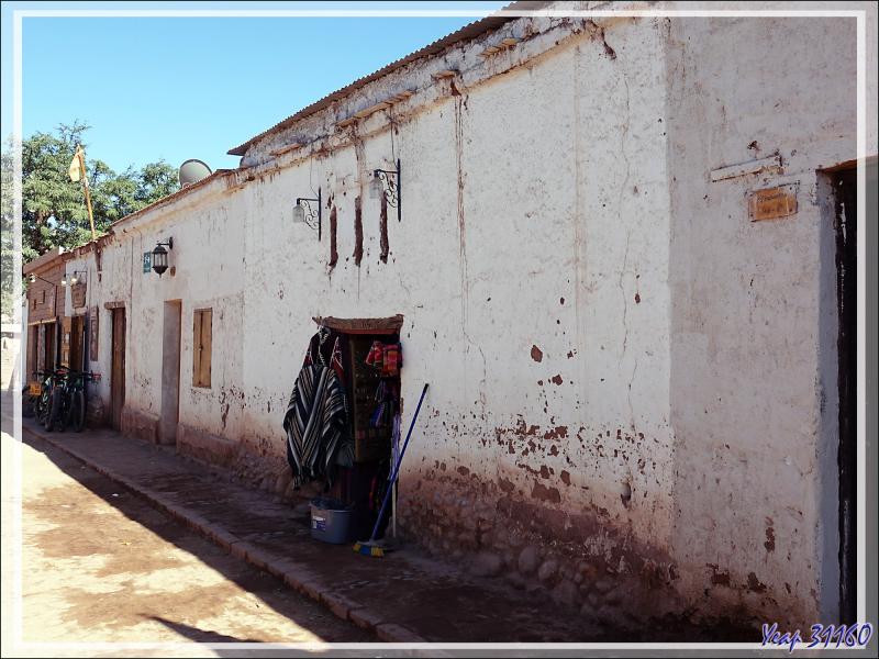 La visite de San Pedro de Atacama se poursuit en sillonnant les ruelles poussiéreuses - Chili