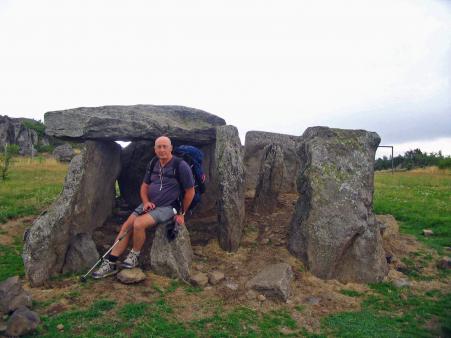 Comme les cailloux du Petit Poucet GR.30 Tour des lacs d'Auvergne : Etape 1 La Cassière (896m) - Olloix (870 m) 17 Kms.