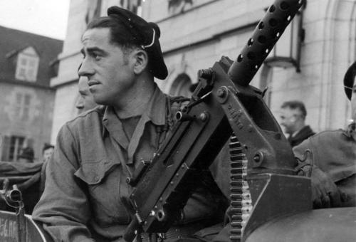 * TRESORS D'ARCHIVES  : photographies de  la 1ère DFL à Guéret (décembre 1944)