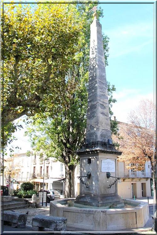 1012 -  Forcalquier dans les Alpes de Haute-Provence (04)