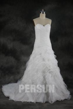 Robe de mariée en organza avec traîne chapelle
