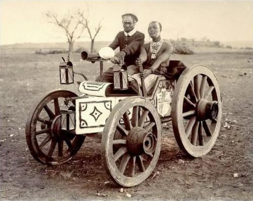 1903. L’ethnie Zoulou en Afrique du Sud.jpg