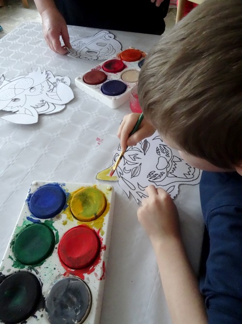 Un atelier "Masques" à la médiathèque de Laignes...