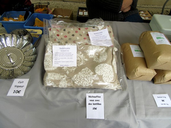 Un marché gourmand et des jeux dans la cour d'honneur du Musée du Pays Châtillonnais-Trésor de Vix
