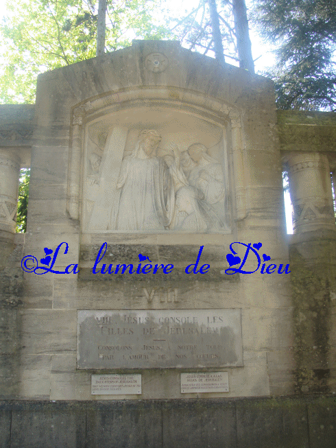 Lisieux : Le chemin de croix et les tombes des parents de Sainte Thérèse