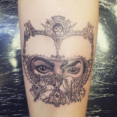 #News Nouveau tatouage pour Paris en l'honneur de son père