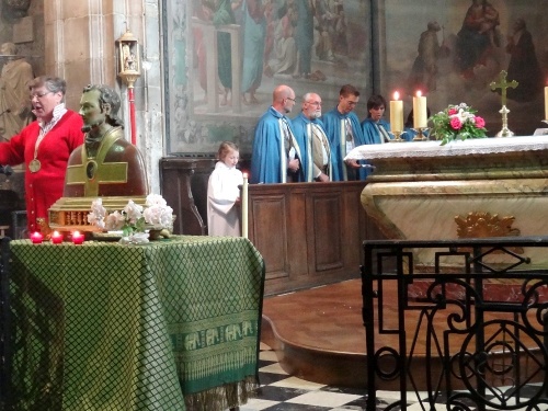Remise du bâton de Saint Vorles et intronisations de nouveaux confrères dans la Confrérie Saint Vorles en juin 2012