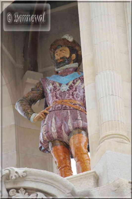La Rochelle Hôtel de Ville statue d'Henri IV