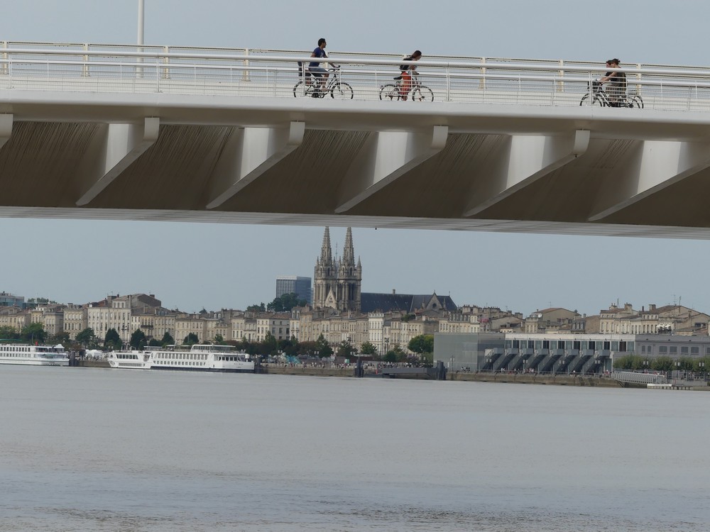 Week-end "Découverte atypique et ludique de Bordeaux" (3/3) : le bateau des Curiosités...
