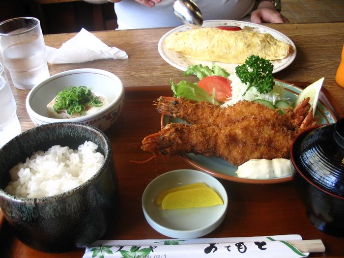 https://lock07.free.fr/Photos%20Japon%20Aout%202007/125%20-%20MIYAJIMA%20-%20Omuraisu%20et%20beignets%20de%20crevettes.jpg