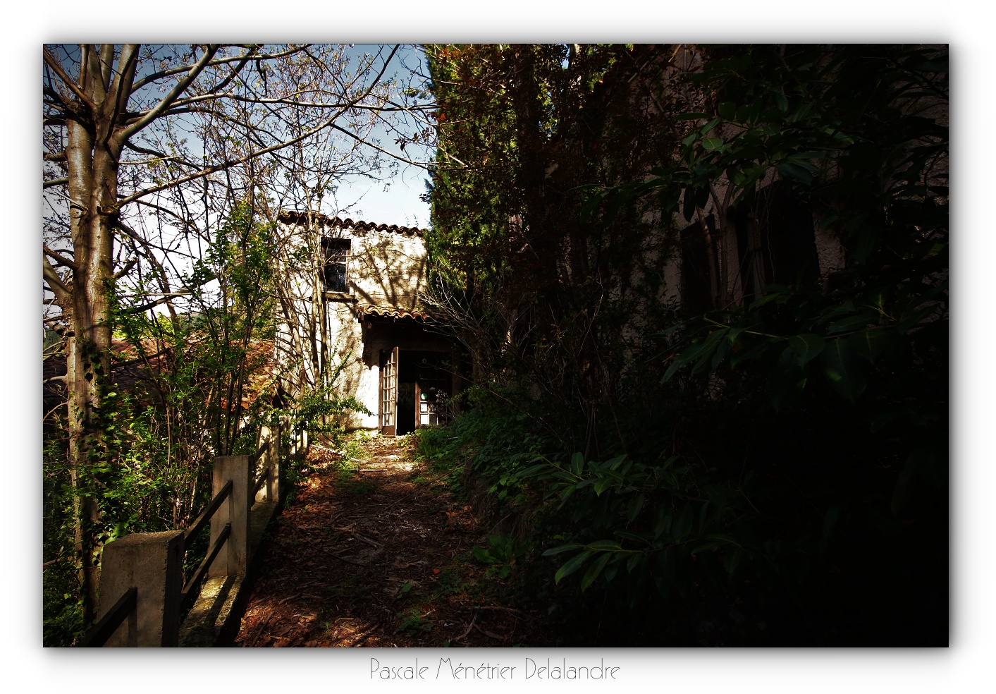 Urbex en Cévennes, Gard (3/3) - L'hôtel, ses salons et terrasses.