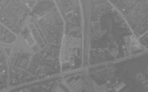 Bruay - Centre-ville en 1933, la Grand'Place et l'Hôtel de Ville (remonterletemps.ign.fr)