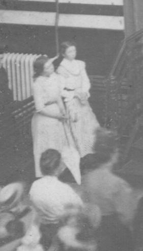 Jeanne et Louise, les filles adoptives