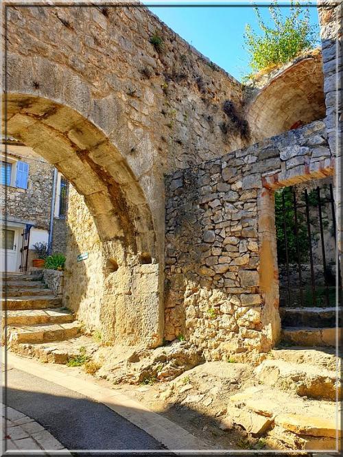 1017 - Ampus dans le Var (83) 