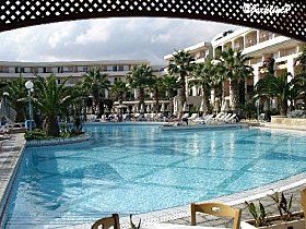 la piscine de l'hotelmarq