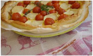 TARTE À LA TOMATE ET CHÈVRE