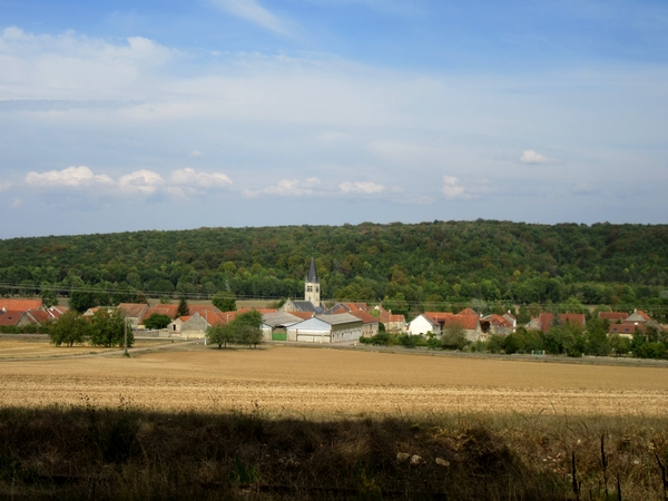 La statue de Notre Dame de Lourdes au Rocher, à Prusly sur Ource