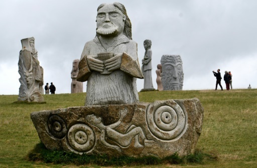 En Bretagne, la Vallée des saints, un terrain de jeu unique pour les sculpteurs