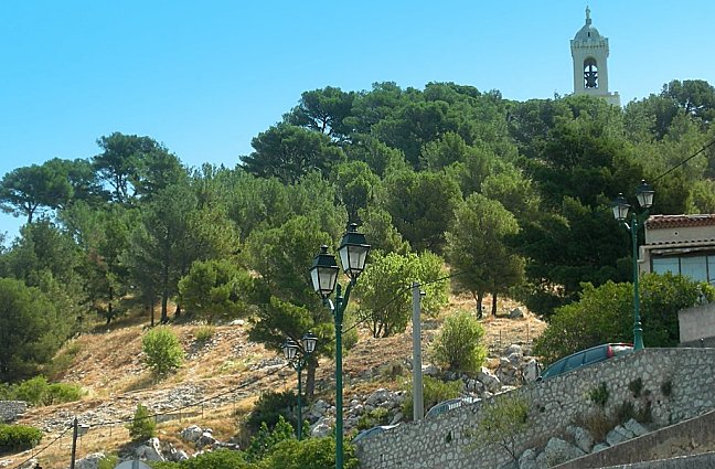 Notre Dame du Château vue d'en bas