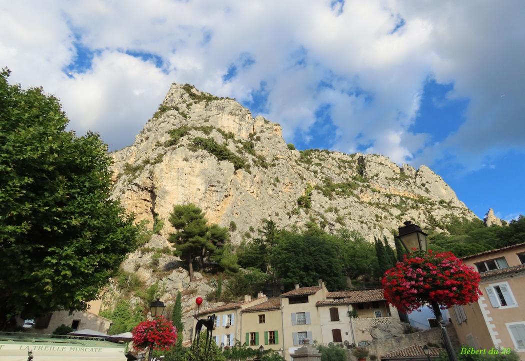 un pause à Moustier