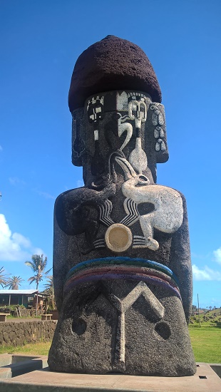 pétroglyphes représentants l'homme oiseau