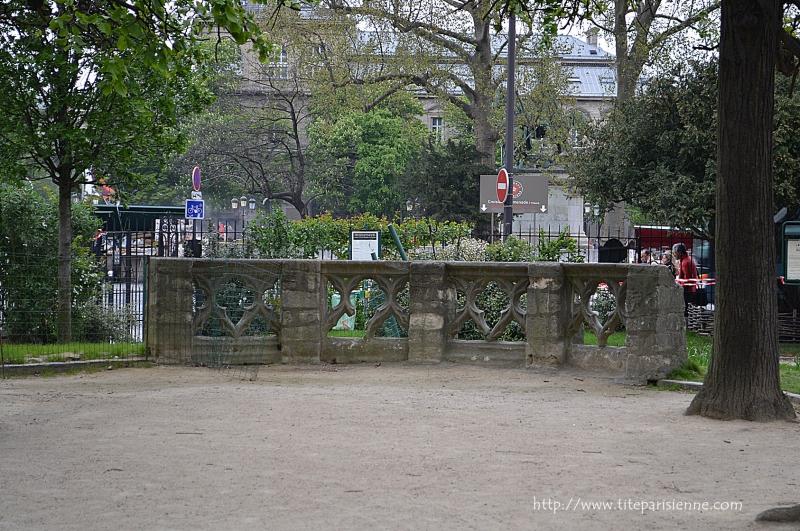  L'île de la Cité : Square René-Viviani - Montebello