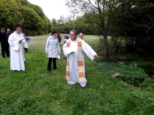 Un  pèlerinage à l'ermitage de Sèche-Fontaine , où vécut Saint Bruno.