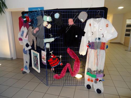Une belle exposition de tricots, broderies, crochet organisée par les Amis du CSCL