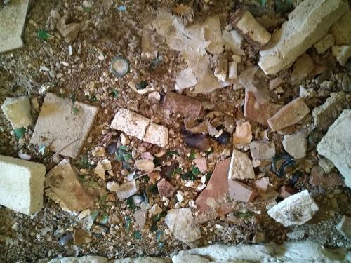 Maison abandonnée au pied de la colline, Les Alpilles