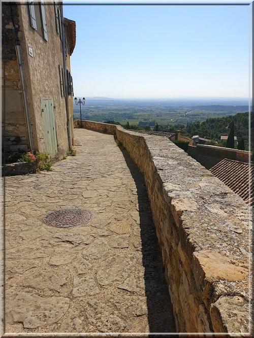1011 - Le Barroux dans le Vaucluse (84)