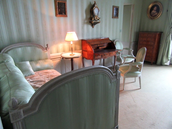 Les membres de l'Association Culturelle Châtillonnaise ont visité un château , superbement meublé, celui de la Motte-Tilly