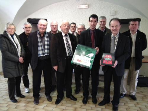 Remise d'un défibrillateur à la Ville de Châtillon sur Seine par GRD