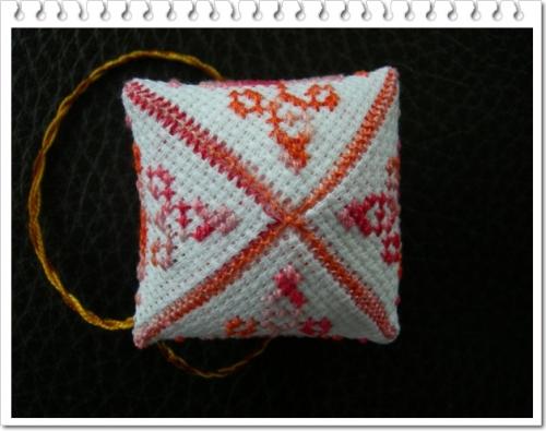 Biscornu N° 387