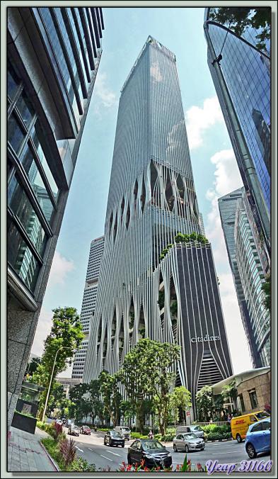 12/09/22 : après une petite pause au "Lau Pa Sat food court", la visite de Singapour se poursuit au milieu des gratte-ciel de béton, métal et verre