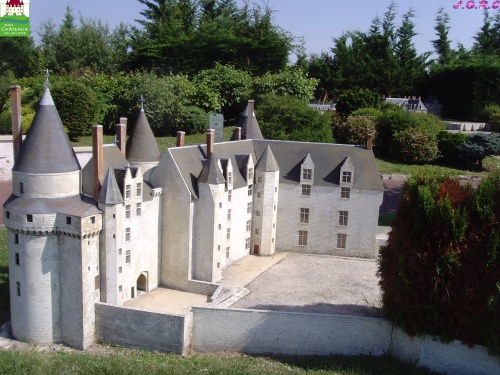 MINI CHATEAUX 2/16  A  AMBOISE