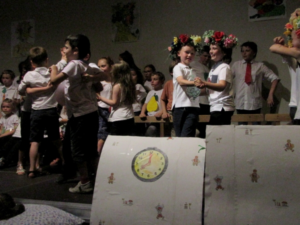L'école Saint-Bernard a présenté son spectacle musical "J'aime pas les p'tits pois"...