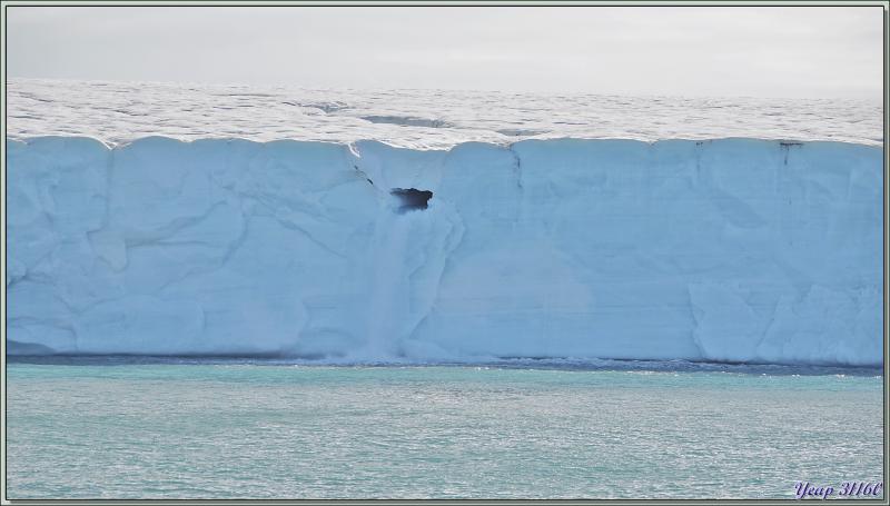 Le reste de la matinée va se poursuivre en navigation depuis l'île Noraustlandet vers le nord-est de l'île Spitzberg - Svalbard - Norvège