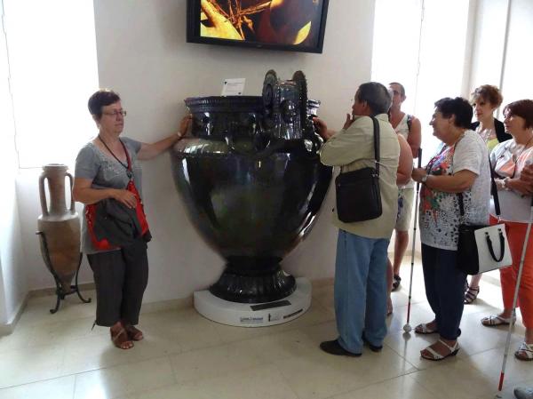 Un groupe de malvoyants a visité le Musée du Pays Châtillonnais-Trésor de Vix...