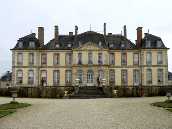 Les membres de l'Association Culturelle Châtillonnaise ont visité un château , superbement meublé, celui de la Motte-Tilly