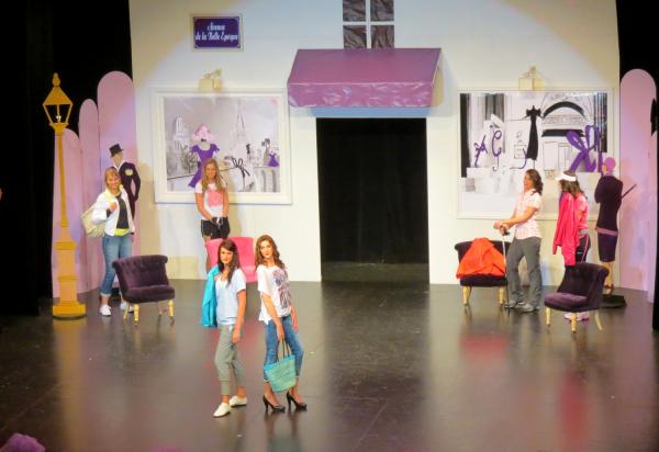 Les défilés de mode des Vitrines Châtillonnaises, pendant le spectacle de l'élection de Miss Côte d'Or 2014