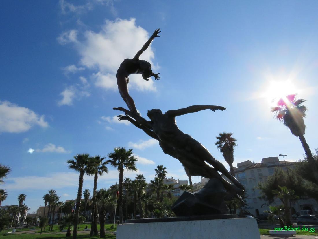 une statue à Antibes
