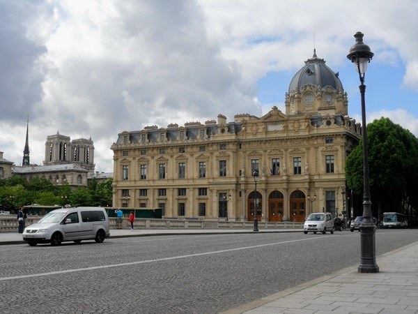02 - Tribunal de commerce et Notre-Dame