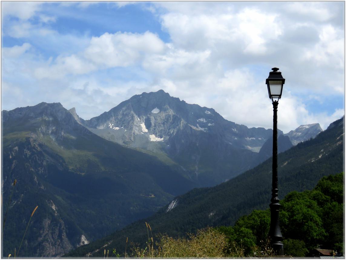 AUX  PAYS  DES  GENS  RICHES 