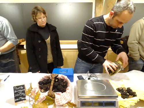Le troisième marché de la truffe a eu  lieu à la Maison de la Forêt le 1er décembre