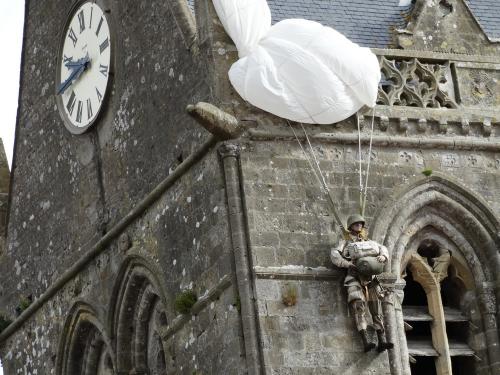 Sainte-Mère-Eglise en Normandie (1/2)...